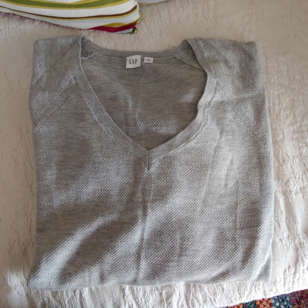 Gap sweater